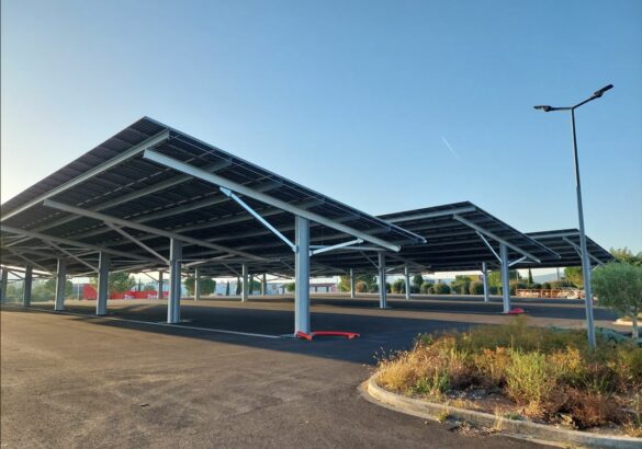 Installation de panneaux photovoltaïque sur le parking Würth à Erstein