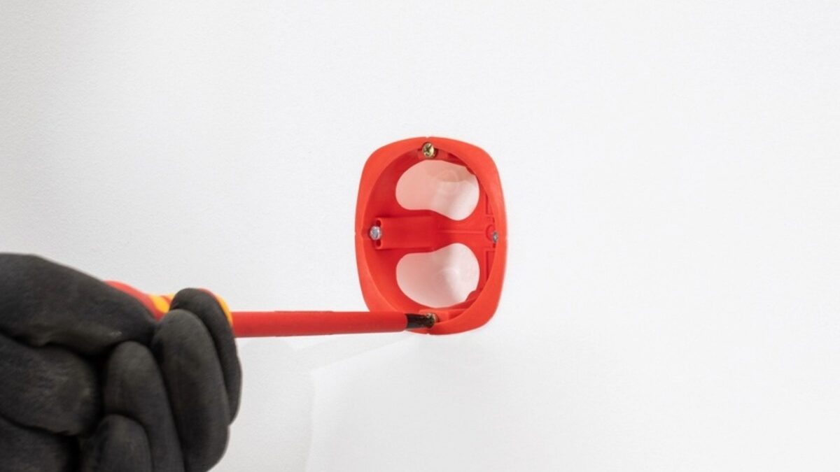 Boite d’encastrement : guide professionnel pour installations électriques fiables